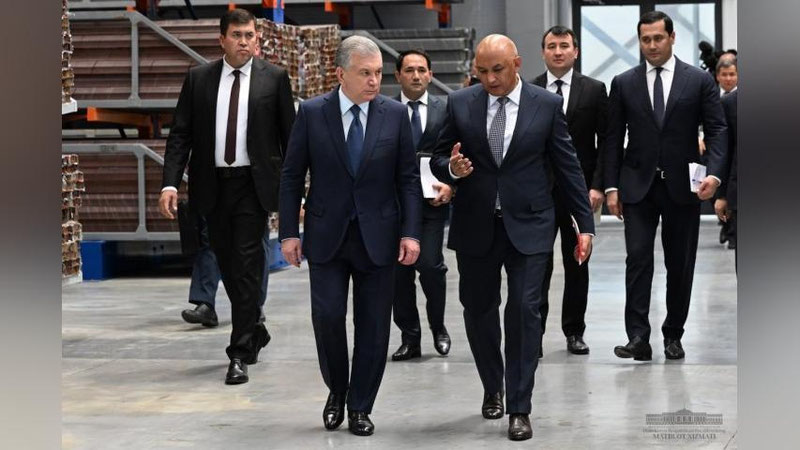 'Prezident poytaxtimizdagi yirik ishlab chiqarish korxonasida bo`ldi (foto)'ning rasmi