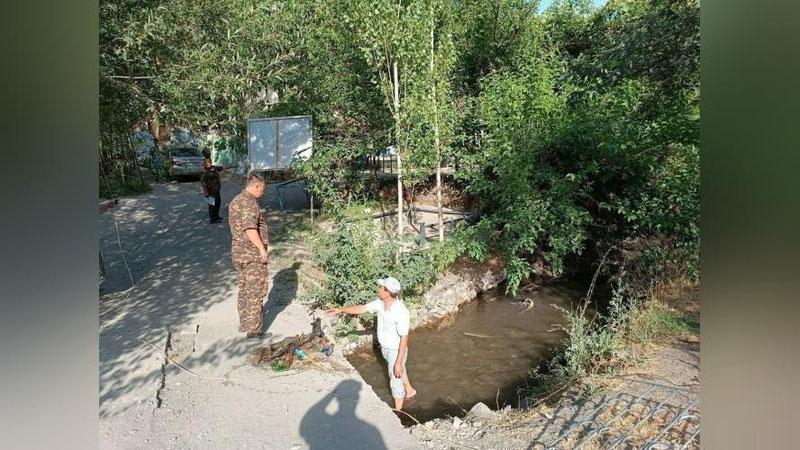 'Jizzaxda chiqindilarni suvga tashlagan 21 kishiga qariyb 34 mln jarima belgilandi'ning rasmi
