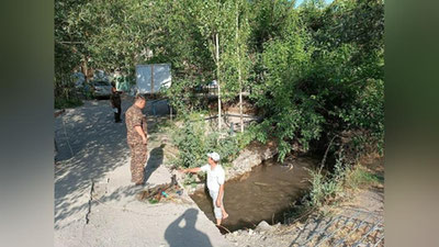 'Jizzaxda chiqindilarni suvga tashlagan 21 kishiga qariyb 34 mln jarima belgilandi'ning rasmi