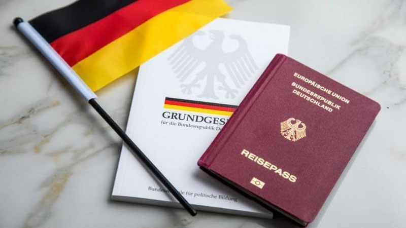 'Germaniyada fuqarolik berish tartibi soddalashtirilmoqda'ning rasmi