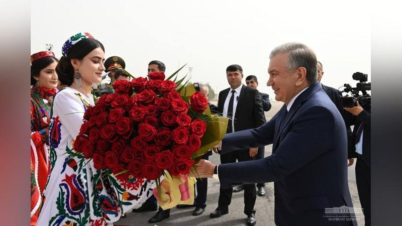 'Shavkat Mirziyoev Tojikistonga etib bordi'ning rasmi