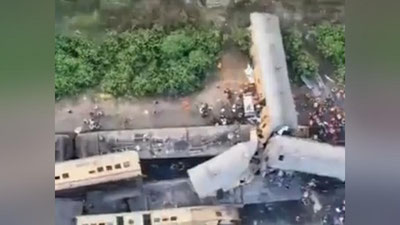 'Hindistonda ikki poezd to`qnashishi oqibatida 13 kishi halok bo`ldi (video)'ning rasmi