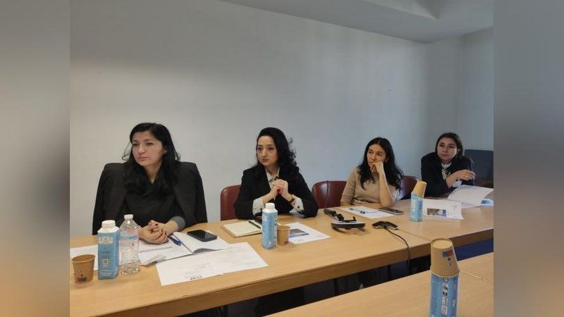 'Davlat fuqarolik xizmatida faoliyat yuritayotgan bir guruh xotin-qizlar Fransiyada malaka oshirmoqda'ning rasmi