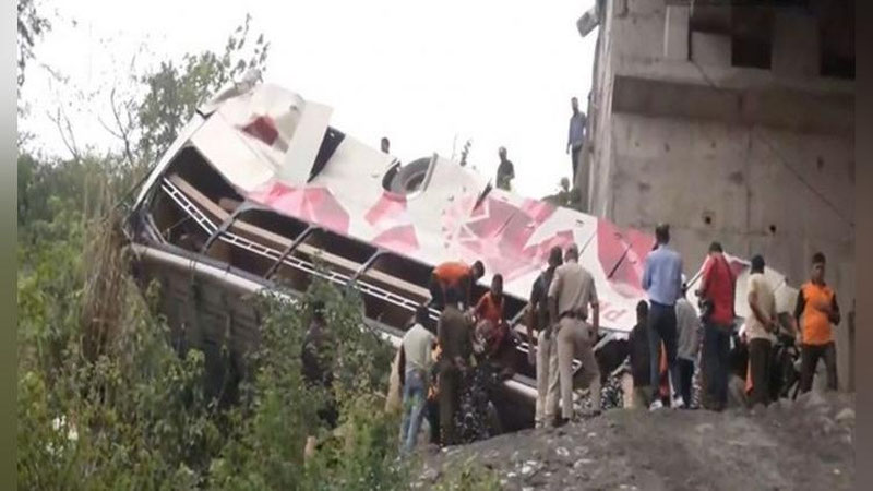 'Hindistonda avtobus jarga quladi'ning rasmi