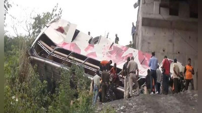 'Hindistonda avtobus jarga quladi'ning rasmi