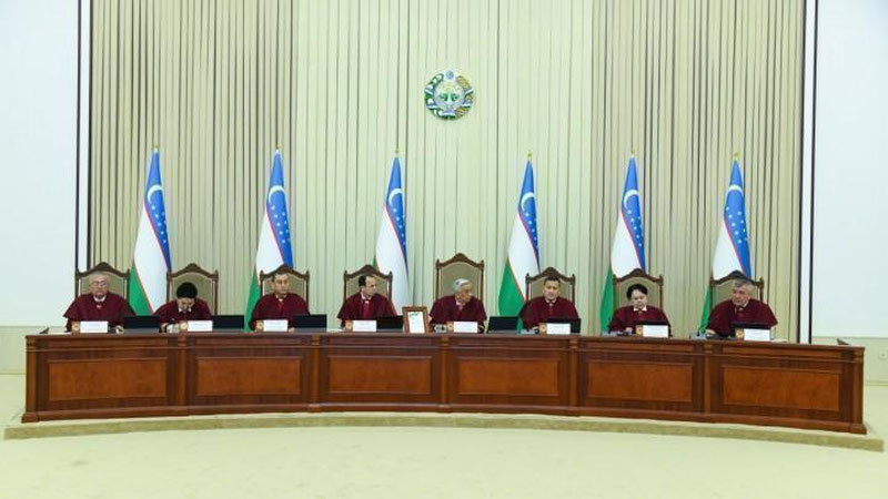 'Konstitusiyaviy sud axboroti mamlakat tarixida birinchi marta ochiq majlisda ko`rib chiqildi'ning rasmi