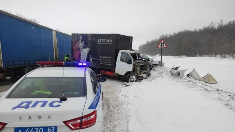 Ekranda amerikalik porno yulduzlarning suratlari paydo boldi. Anusni chozish uchun jinsiy aloqa yozuvlari