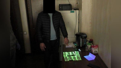 'Samarqandda suvdan qarzdorligini 800 AQSh dollari evaziga o`chirib bermoqchi bo`lgan “Samarqand suv ta`minoti” nazoratchisi ushlandi'ning rasmi