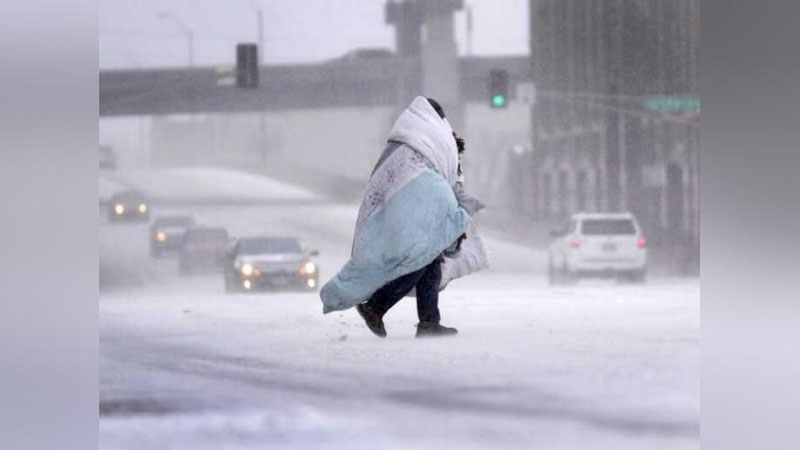 'AQShda kuchli sovuq va qor yog`ishi oqibatida 89 kishi qurbon bo`ldi'ning rasmi