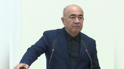 '“Kasalxona kreslosini nikohlab olib, dorini ham ota-bobongdan qolgan firmadan olgansan” (video)'ning rasmi