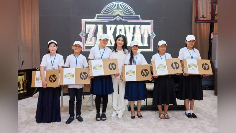 'Saida Mirziyoeva ko`zi ojiz bolalar maktabidagi musobaqada ishtirok etdi'ning rasmi