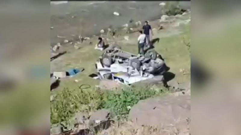 Изрображение 'В Сурхандарье Damas упал в овраг'
