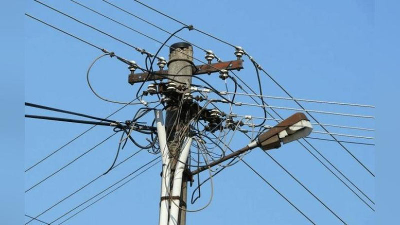 'Jizzaxda nosozlikni sozlash uchun sim yog`ochga chiqqan elektrmontyor tok urib vafot etdi'ning rasmi