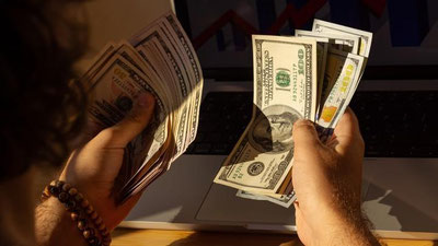 'Dollarning rasmiy kursi ko`tarildi'ning rasmi