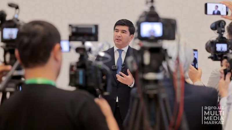 '"Bu O`zbekistonda ilk marotaba 15 nafar vazir va 9 nafar vazir o`rinbosari, 30 dan ortiq xalqaro tashkilotlar va turli mamlakatlarning 8 nafar diplomat vakili ishtirokida tashkil etilgan xalqaro tadbir"'ning rasmi