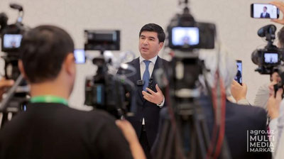 '"Bu O`zbekistonda ilk marotaba 15 nafar vazir va 9 nafar vazir o`rinbosari, 30 dan ortiq xalqaro tashkilotlar va turli mamlakatlarning 8 nafar diplomat vakili ishtirokida tashkil etilgan xalqaro tadbir"'ning rasmi