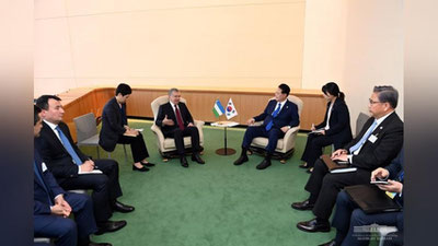 'Shavkat Mirziyoev Koreya Respublikasi Prezidenti Yun Sok Yol bilan uchrashuv o`tkazdi'ning rasmi