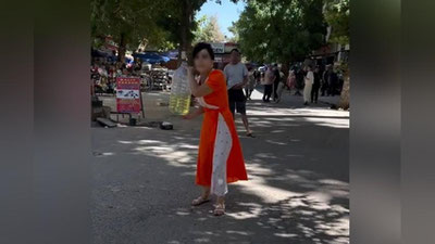 'Chirchiqda sotuvchi ayol o`zini yoqib yubormoqchi bo`ldi(video)'ning rasmi