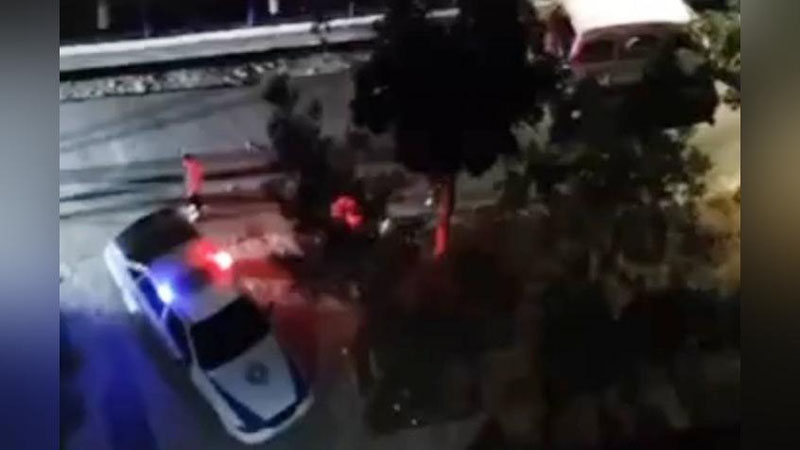 'Sergelidagi ommaviy janjalda erkak mashinasini odamlar ustiga haydadi'ning rasmi