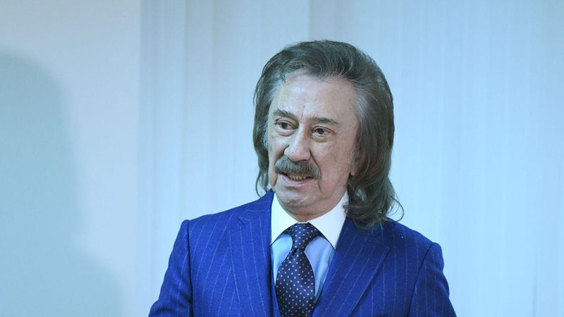 'Фаррух Зокиров Озарбайжон халқ артисти бўлди'ning rasmi