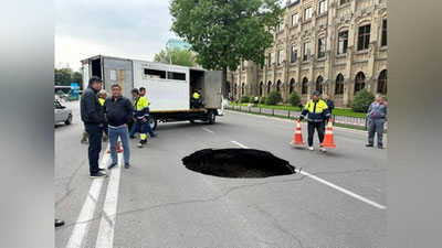 'Toshkent markazidagi ko`chada asfalt o`pirilib tushdi'ning rasmi