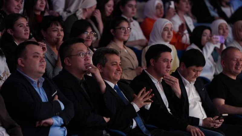 '15 dan ortiq mamlakatdan IT ta`limi bo`yicha 150 nafar talaba O`zbekistonda yig`iladi'ning rasmi