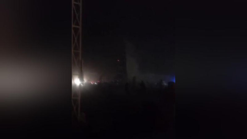 'Buxoroda kuchli shamol sabab Yangi yil archasi qulab tushdi'ning rasmi