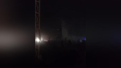 'Buxoroda kuchli shamol sabab Yangi yil archasi qulab tushdi'ning rasmi