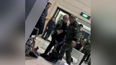 'Andijondagi “Do`stlik” bojxona postida xodim ayolning yuklarini tepib sochib tashladi (video)'ning rasmi