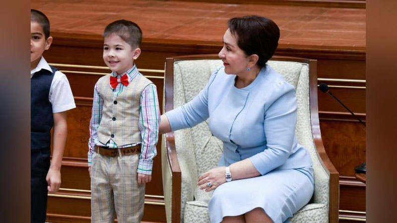 'Senatda ota-ona qaramog`idan mahrum bo`lgan, oilaviy uylar bolalari eshitildi'ning rasmi