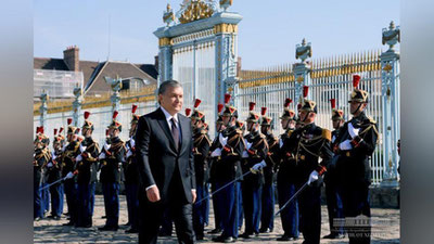 'Parijda Shavkat Mirziyoevni rasmiy kutib olish marosimi bo`lib o`tdi (foto)'ning rasmi