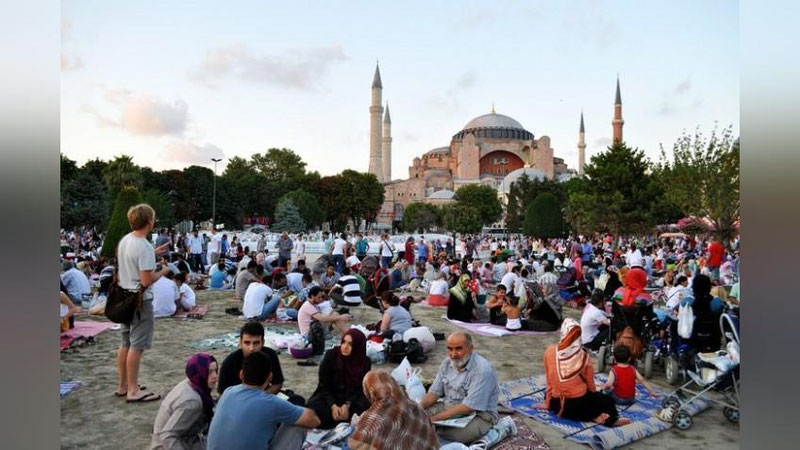 '4 kuni davom etadigan Qurbon Hayiti Turkiyada qay tarzda nishonlanadi?'ning rasmi