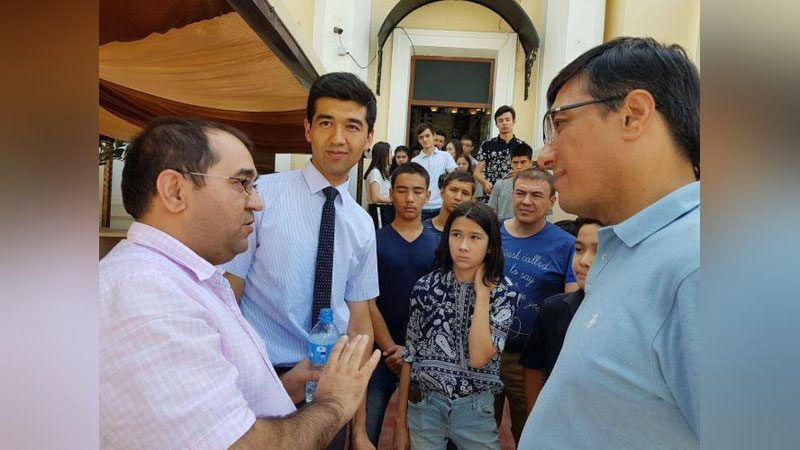 '​ALIShER SA`DULLAEV YaNGI KREATIV USULDAGI KITOBXONLIK TANLOVINI E`LON QILDI'ning rasmi