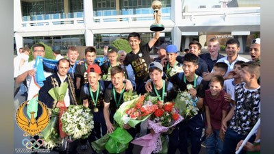'Toshkent aeroportida jahon chempionlari tantanali kutib olindi (foto)'ning rasmi