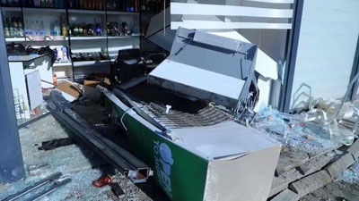 'Навоийда маст ҳайдовчи "Nexia-3"да ароқ дўконига бориб урилди'ning rasmi