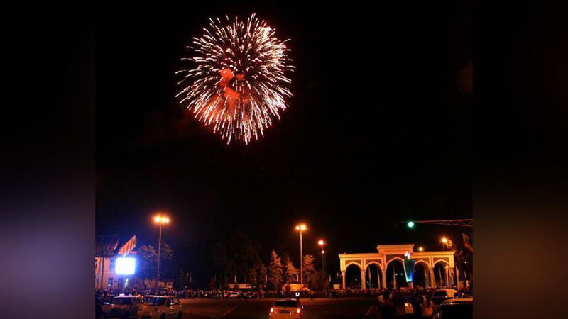 Изрображение 'В ТАШКЕНТЕ В СВЯЗИ С ПРОВЕДЕНИЕМ САЛЮТА ПЕРЕКРЫЛИ ЧАСТЬ УЛИЦ'