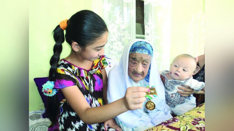 'ЎЗИМИЗНИНГ 118 ЁШЛИ  РЕКОРДЧИ ОНАХОН'ning rasmi