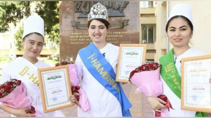 'Yilning eng faol hamshiralari aniqlandi 'ning rasmi