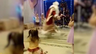 '​Bolalar bog`chasidagi bayramda Qorbobo hayotdan ko`z yumdi (video)'ning rasmi