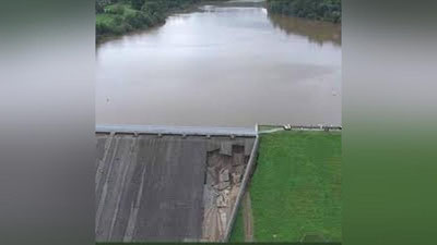 'Angliyada  suv ombori to`g`onining bir qismi buzildi (Video)'ning rasmi