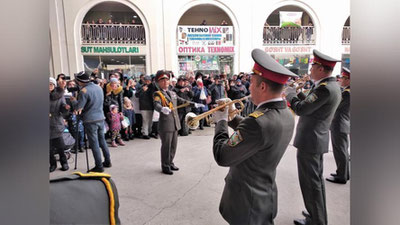 'Toshkent ko`chalari bo`ylab harbiy orkestr sadolari yangradi (foto,video)'ning rasmi