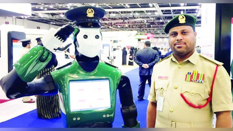 'DUBAYLIK OLIMLAR DUNYoDAGI BIRINChI POLISIYaChI ROBOTNI OMMA E`TIBORIGA HAVOLA ETIShDI'ning rasmi