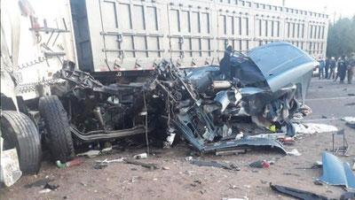 Изрображение 'Сошедшие с рельсов вагоны раздавили Дамас в Ангрене: двое погибли на месте (видео)'