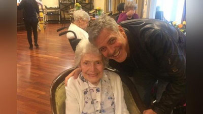 '​Jorj Kluni qariyalar uyidagi keksa ayolning orzusini amalga oshirdi (Foto)'ning rasmi