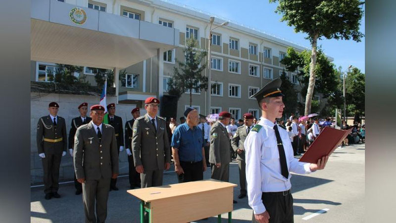 '“Temurbeklar maktabi" o`quvchilari qasamyod qabul qilishdi'ning rasmi