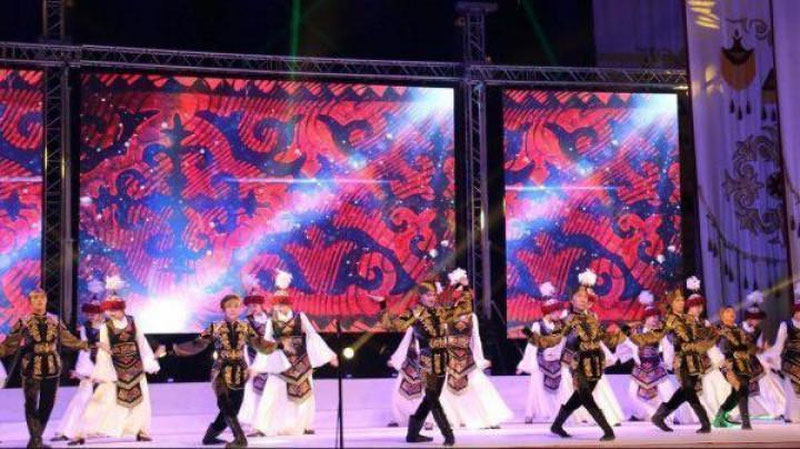 'Qirg`iziston teatri “Aykol Manas” spektakli bilan O`zbekistonga tashrif buyurdi'ning rasmi