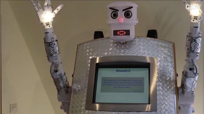 '​Germaniyadagi cherkovlardan birida robot-ruhoniy ish boshladi (Video)'ning rasmi