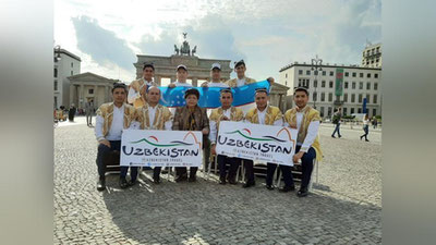 'Berlin: Mashhur Brandenburg maydonida o`zbekistonlik vatandoshlar bilan maxsus PR-aksiya o`tkazildi'ning rasmi