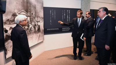 'Emomali Rahmon Xirosimaga tashrif buyurdi'ning rasmi