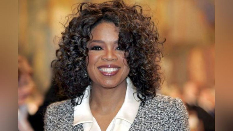 'OPRA  UINFRI  AQSh  PREZIDENTLIGIGA  O`Z  NOMZODINI QO`YIShNI  REJALAShTIRDI'ning rasmi